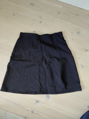 Fin svart kjol! - Perfekt till fester och andra tillfällen! Aldrig andvänd!