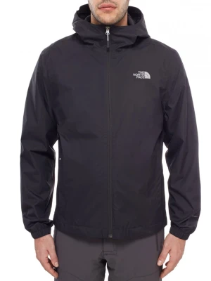 Svart vindjacka från The North Face - Snygg svart vindjacka från The North Face med huva och dragkedja framtill. Jackan har meshfoder på insidan för extra ventilation och logga broderad på bröstet. Perfekt för blåsiga dagar och enkel att matcha med olika outfits.