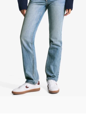 Ljusblå raka jeans från bershka  - Säljer ett par klassiska ljusblå jeans från bershka med rak passform och normal midja. 