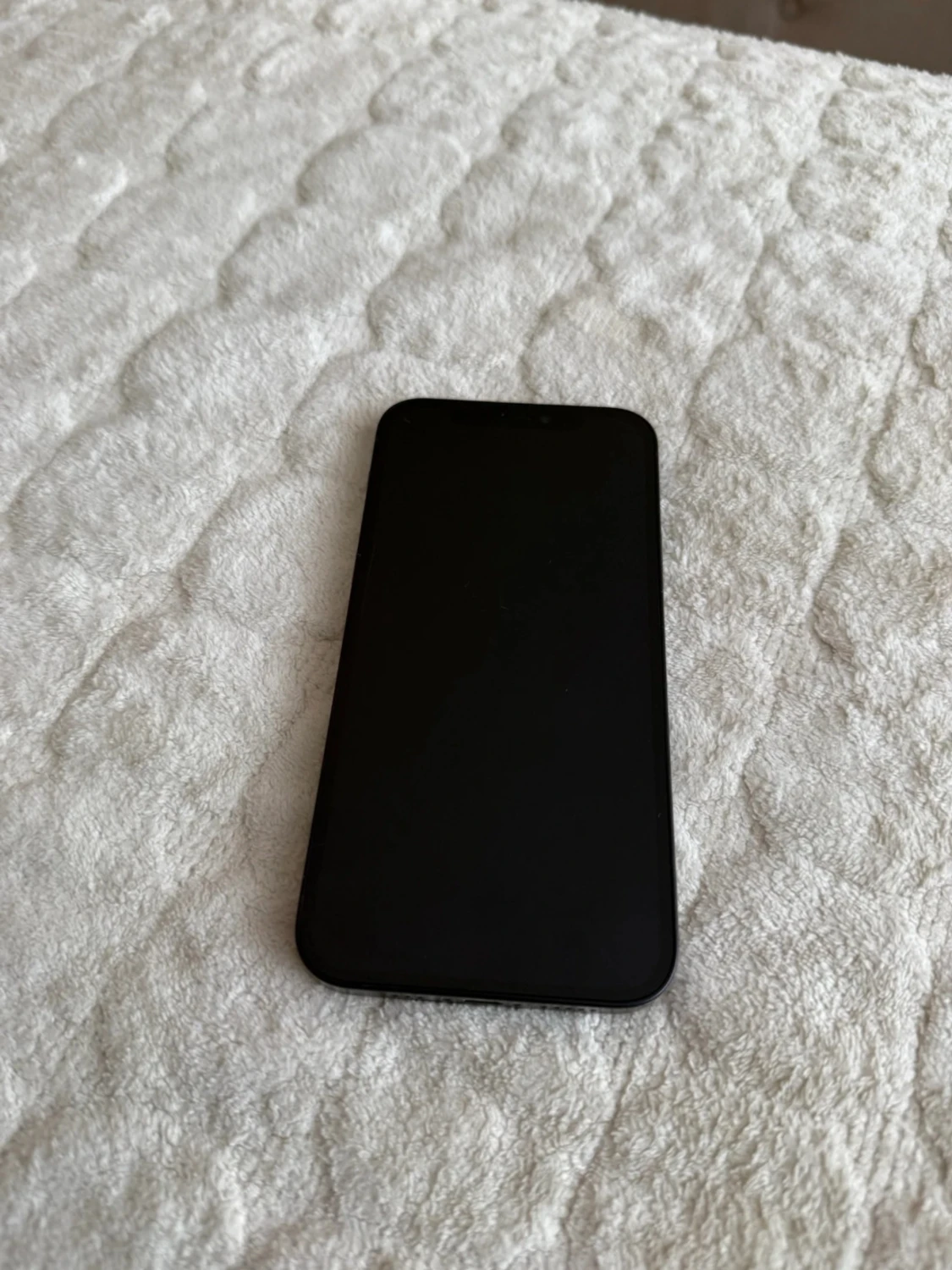 Svart iPhone med slimmad design - 1