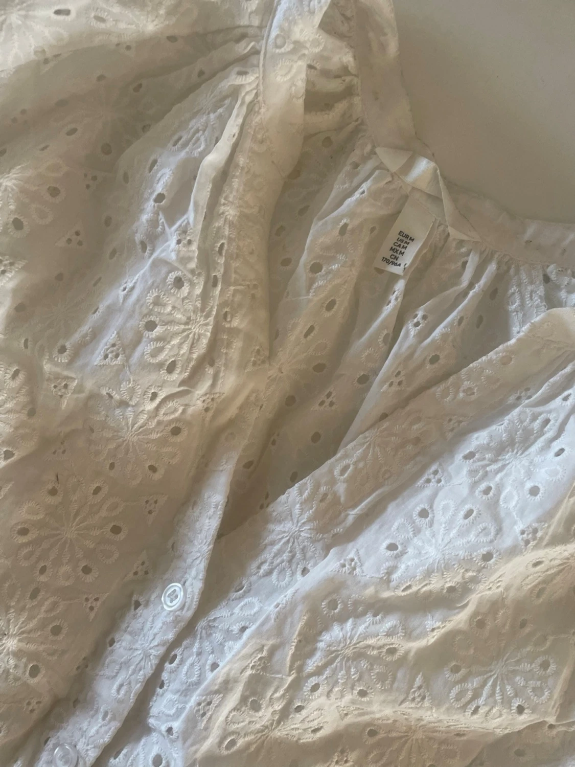 Vit broderad blus från HM - 1