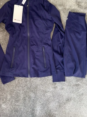 Lululemon define - Helt nytt, storlek 4 motsvarar xxs. Passar ifall du är 145-170cm