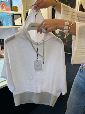 Linne t shirt - Jätte fin linne t shirt från gran sasso. Nypris är 2700kr🩷