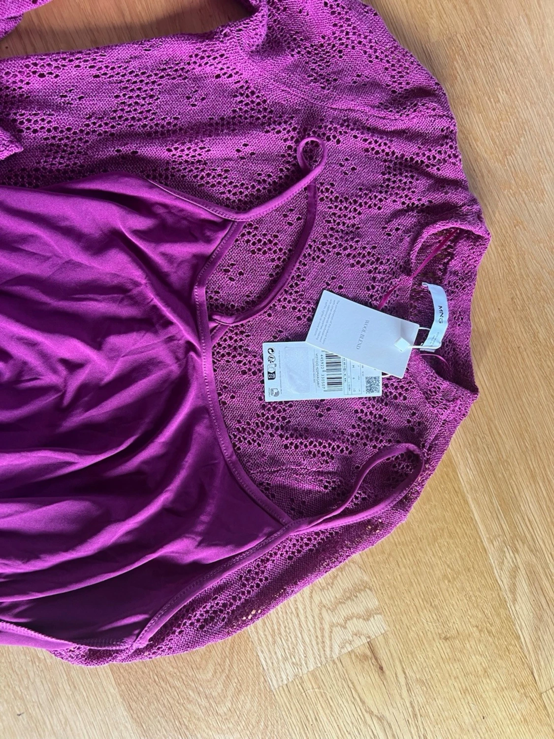 Lång lila spetsklänning från Mango - 1