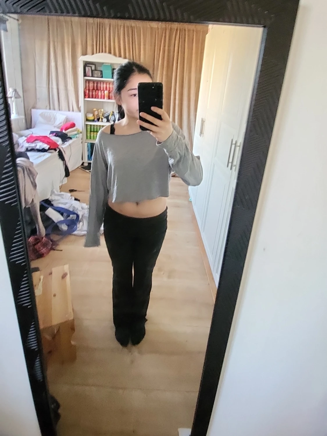 Grå croppad långärmad topp