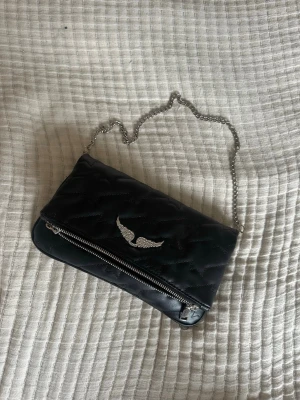 Fake Zadig  - Köpt i Spanien för 800kr, har några defekter bland annat är kedjan lite rostig och det finns tecken på användning men ingenting man störs av eller lägger märke till🥰