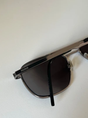 HUGO glasögon  - Säljer mina HUGO glasögon. Använt ett par gånger, priset kan diskuteras vid köp av snabbaffär.