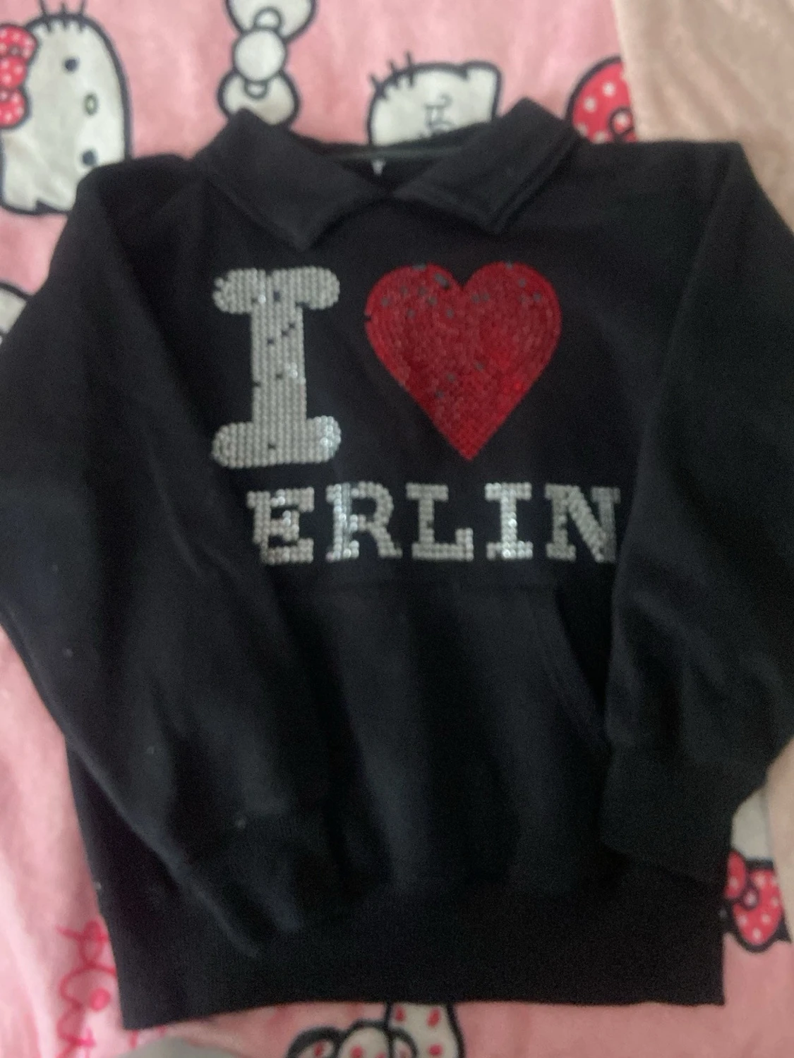 Svart hoodie med paljetter 'I ❤️ Berlin'