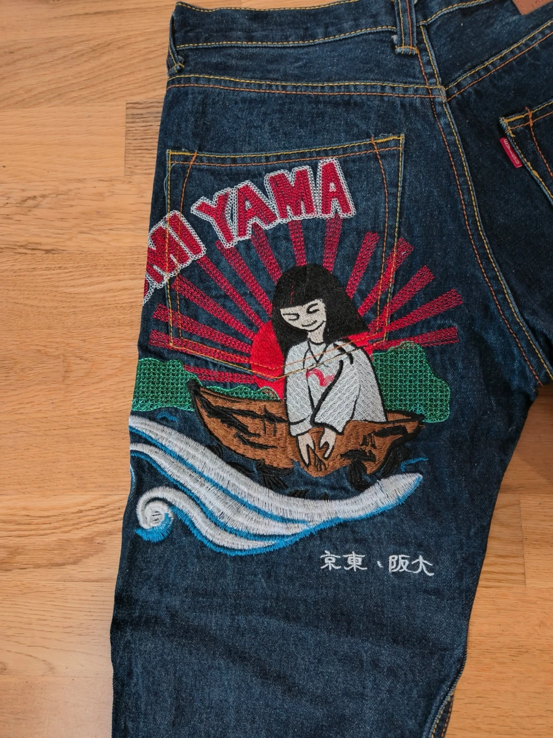 Evisu Mörkblå jeans med brodyr - 1