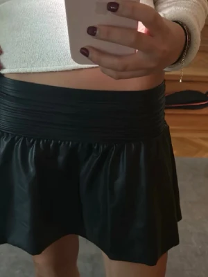 Skinnkjol  - Superfin skinnkjol ifrån Gina Tricot!!! ❣️❣️💕