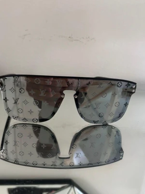 Lv glasögon - Säljer dessa då min stil ändrats. Fraktar runt hela sverige.