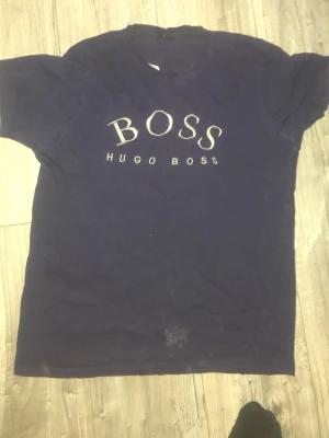  Hugo Boss t-shirt - Öppen för byte, tvättar innan utskick
