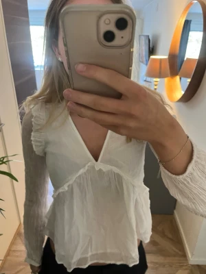 Vit sommarblus - Jätte söt sommarblus i färgen vit! 