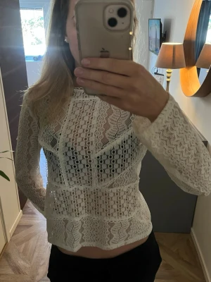 Vit spetstopp - Somrig vit spetstopp