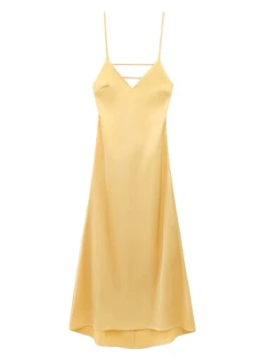 Gul långklänning i satin - Gul långklänning i satin💕 Oanvänd 