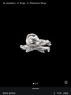 Bud Ring i silver från Maria Nilsdotter - Ring i silver från Maria Nilsdotter:) Helt oanvänd och nypris 2795!