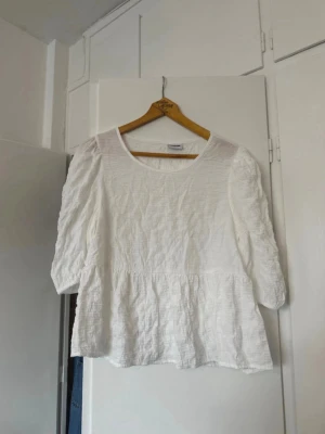 Vintage topp - Peplumtopp från Noisy May i storlek L.