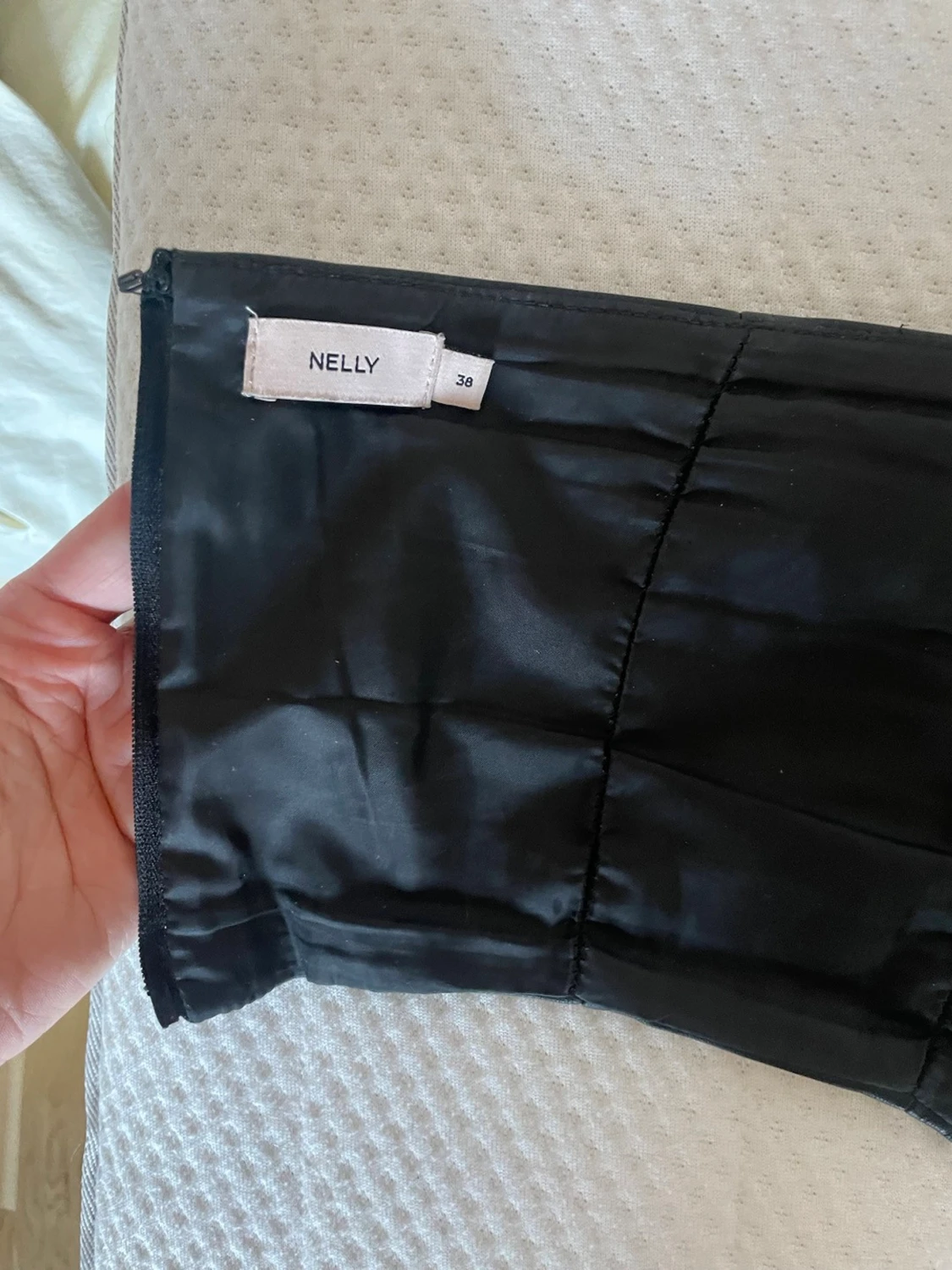 Svart tubtopp i skinnimitation - 2