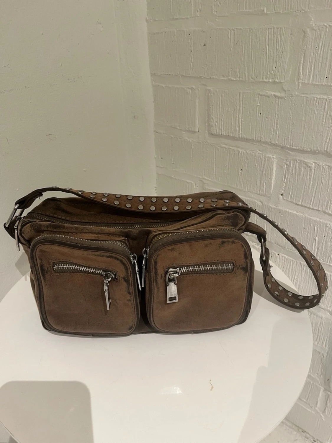 Brun axelväska från Noella