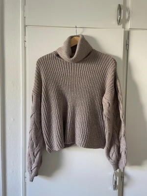 Stickad tröja  - Stickad tröja med ballongarmar från VILA stl M.