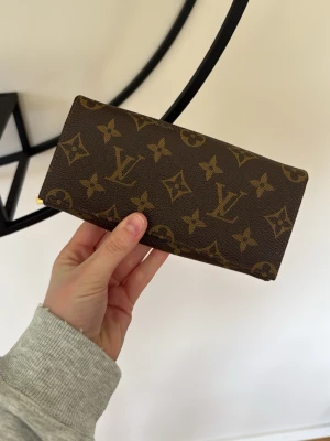 Plånbok - Köpt second hand så tror absolut inte den är äkta, men väldigt lika