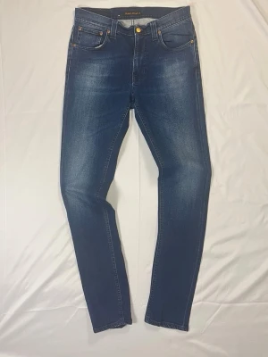 Nudie Jeans Lean Dean – Deep Sparkle – Strl W33/L34 - Thin FinnFärg: Mellanblå wash | Modell: Lean Dean slim tapered | Storlek: W33/L34 | Skick: 10/10 | Stretch | Hör av dig vid frågor!