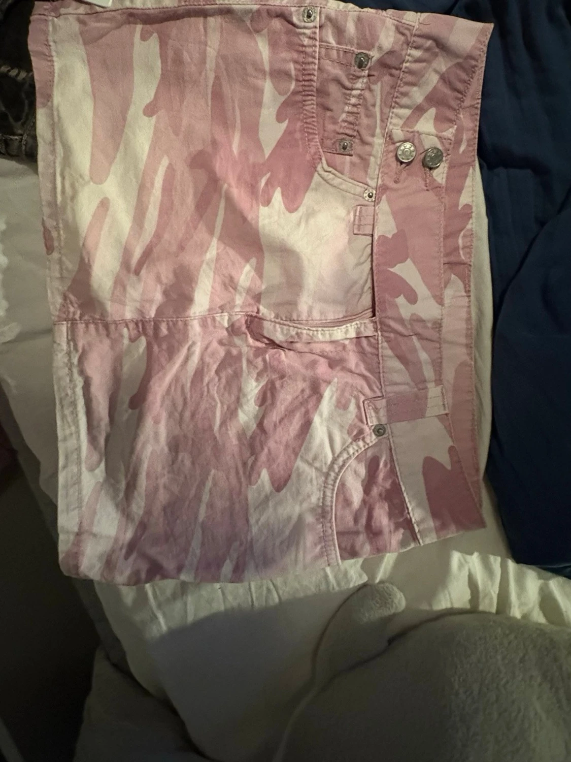 Rosa camo kortkjol med fickor