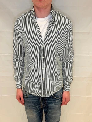 Ralph lauren skjorta - 9/10 | Custom fit | storlek S men sitter som en M 