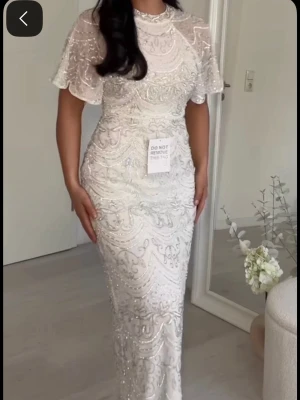 SÖKER DENNA KLÄNNING - Söker denna klänning från Asos i strl 36/38