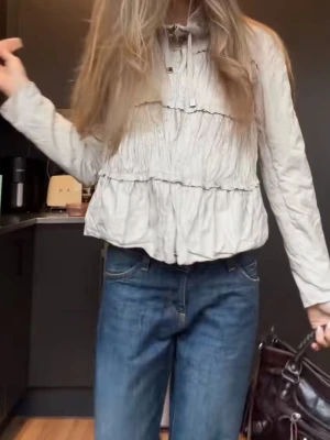 jacka - jacka och lätta att matcha med olika toppar.