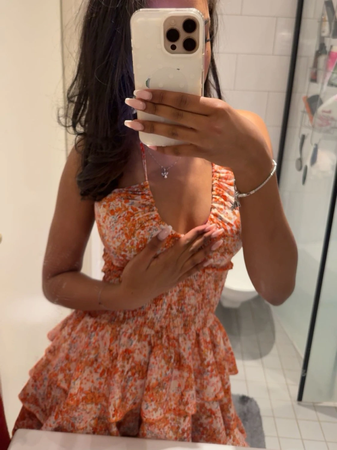 Blommig kort klänning med volanger - 2