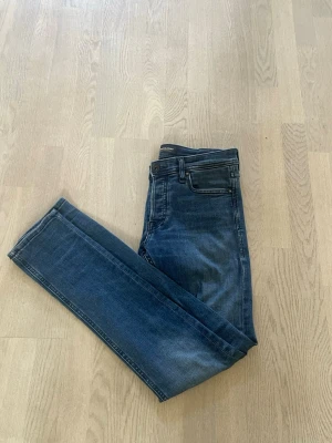 Jack and Jones Slim Glenn - Tjena! Jag säljer ett par riktigt feta Jack and Jones jeans i modellen slim glenn. |w29 l32, slim passform|. Hör gärna av dig vid mer frågor!