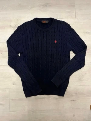 Morris kabelstickad tröja - Hej! Säljer denna Morris kabelstickad tröjan//fint sick//fråga gärna! 