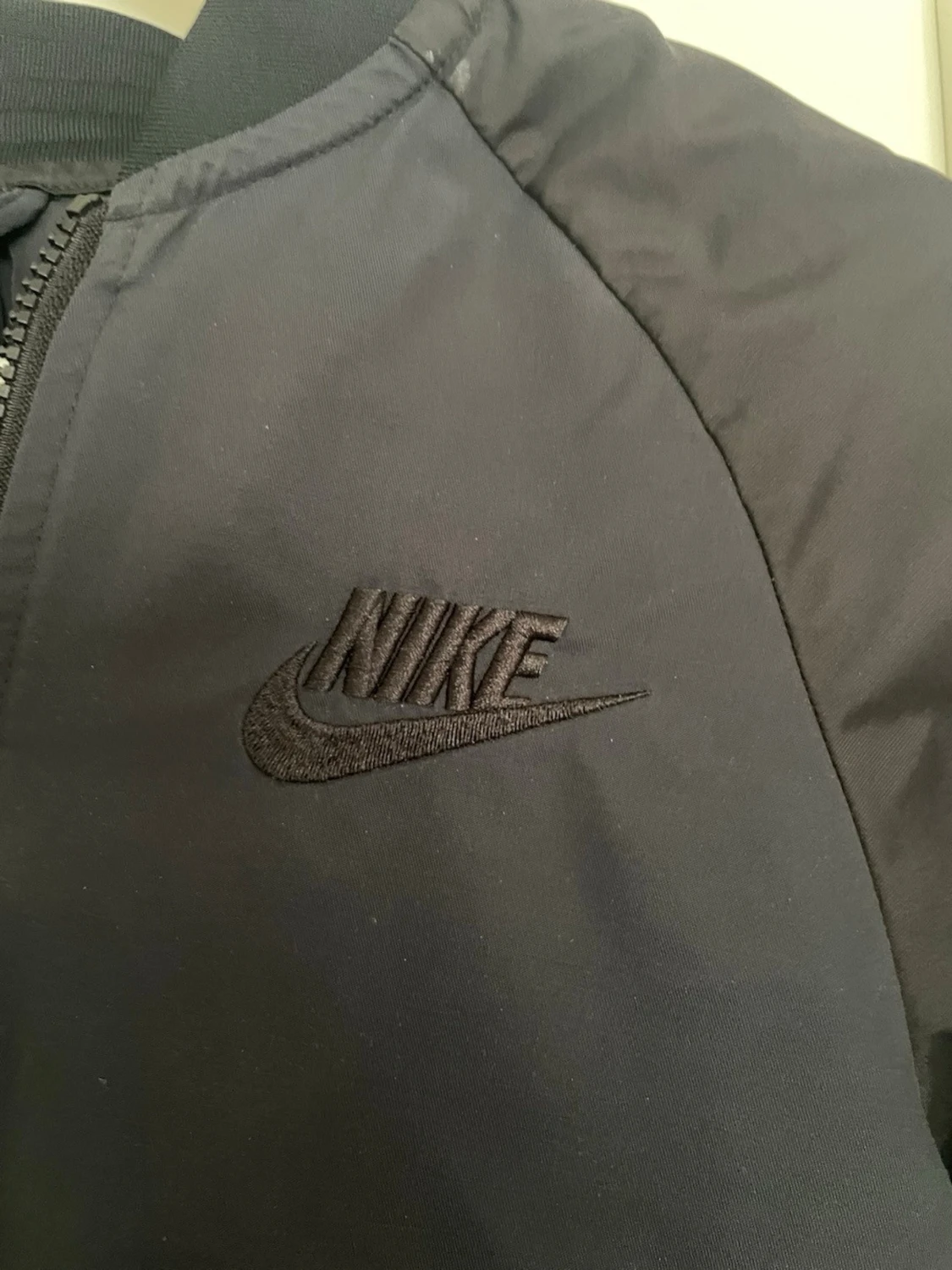 Svart bomberjacka från Nike - 1