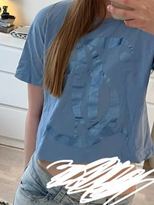 Juicy couture T-shirt  - Fin tröja från juicy couture med logga på, inga defekter 💕