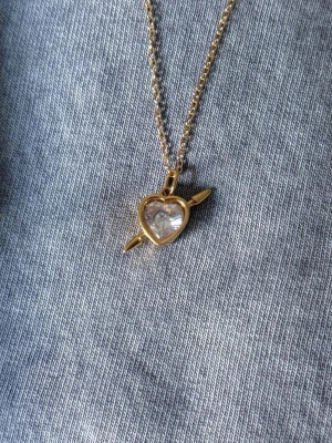 Gold Arrow Heart - Guldpläterat, rostfri. Justerbar kedja