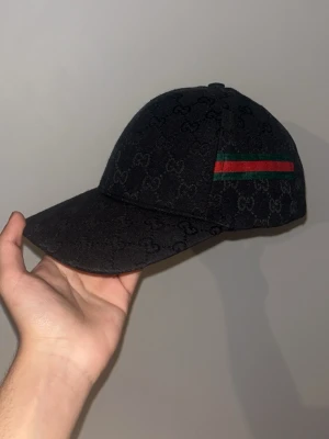 Svart GG Keps - Storlek M men passar bra med både S och L