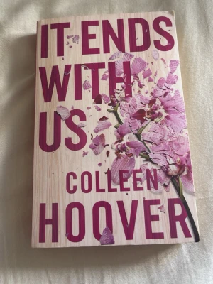It ends with us  - Boken it ends with us av colleen hoover 