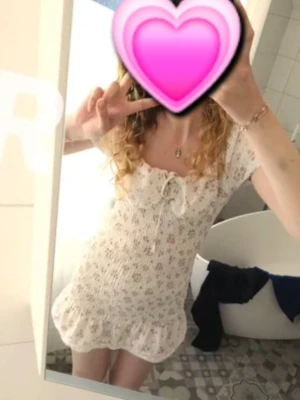 Sommarklänning - Supersöt blommig klänning🌺 Inga defekter, storlek S, köppt på loppis 🫶