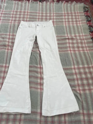 Lowwaist bootcut jeans - Ett par lågmidjade utsvängda jeans från Jane norman. Superfina, men sälljer vidare då de tyvärr inte passar mig!💕