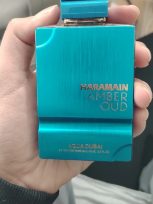 Al Haramain Amber Oud Aqua Dubai parfym - Säljer en al haramain Amber oud aqua dubai som är inspirerad av lv imagination, den är 90 procent full