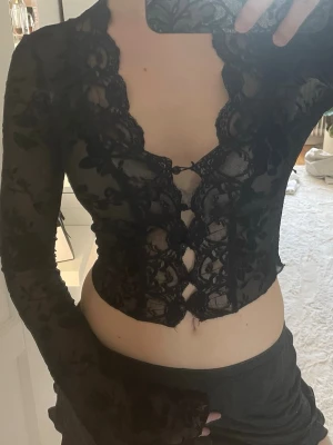 Svart Spetstopp  - Svart spetstopp i fint skick!!