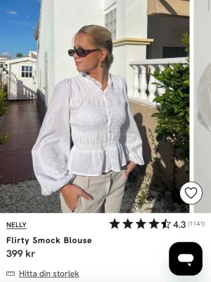 Vit smockad blus från Nelly - Populär blus från Nelly. Helt ny utan prislapp!❣️❣️