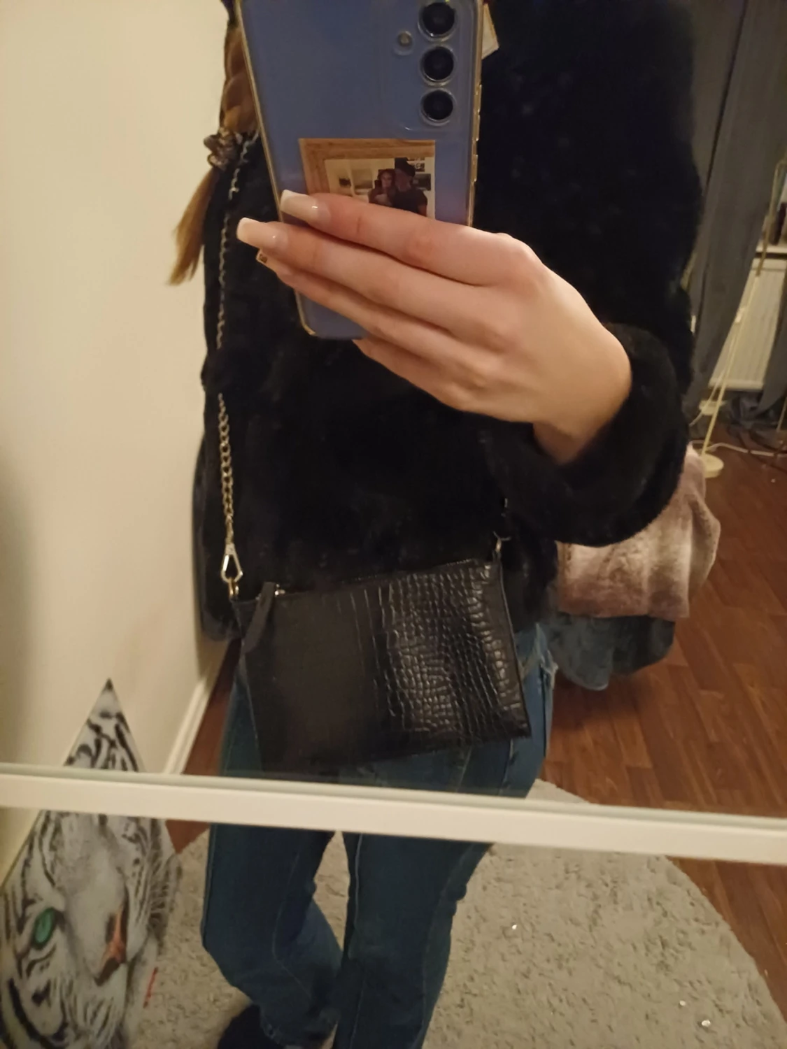 Svart axelväska med kedjerem