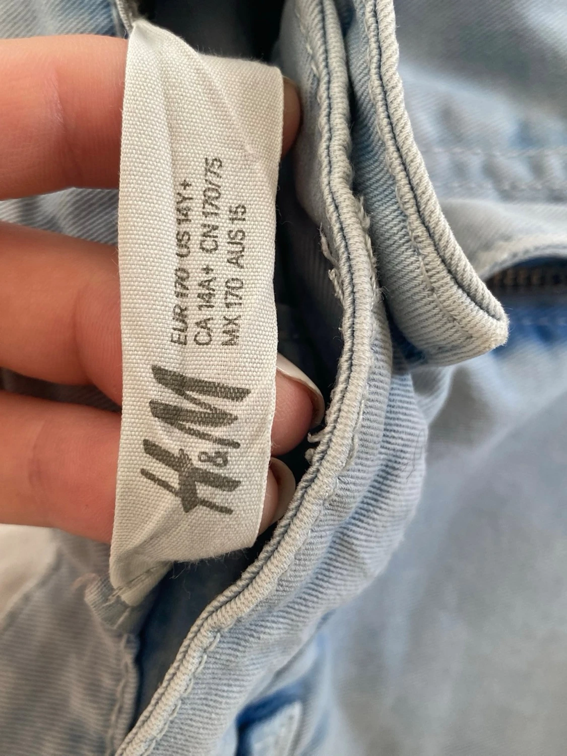 Ljusblå denimshorts med hög midja - 2