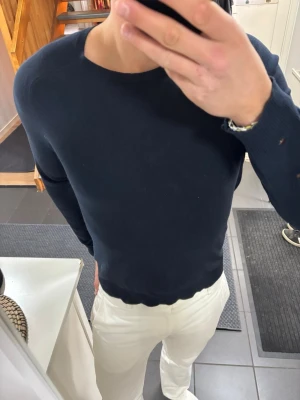 Dondup Kashmir Tröja - Dondup Kashmir Tröja i storlek M, skick 8/10, sydd på 3 ställen. Pris 349, fraktas samma dag!