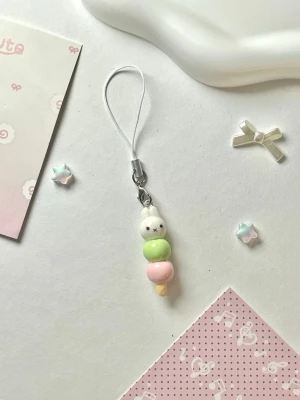 Miffy phone charm - Handgjort miffy phone charm 🍡kommer med gåvor🍀