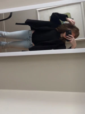 Ljusblå jeans från Wrangler - Säljer ett par ljusblå jeans från Gina tricot. knappt använda säljer pga köpt andra byxor. (Väldigt lågmidjade)