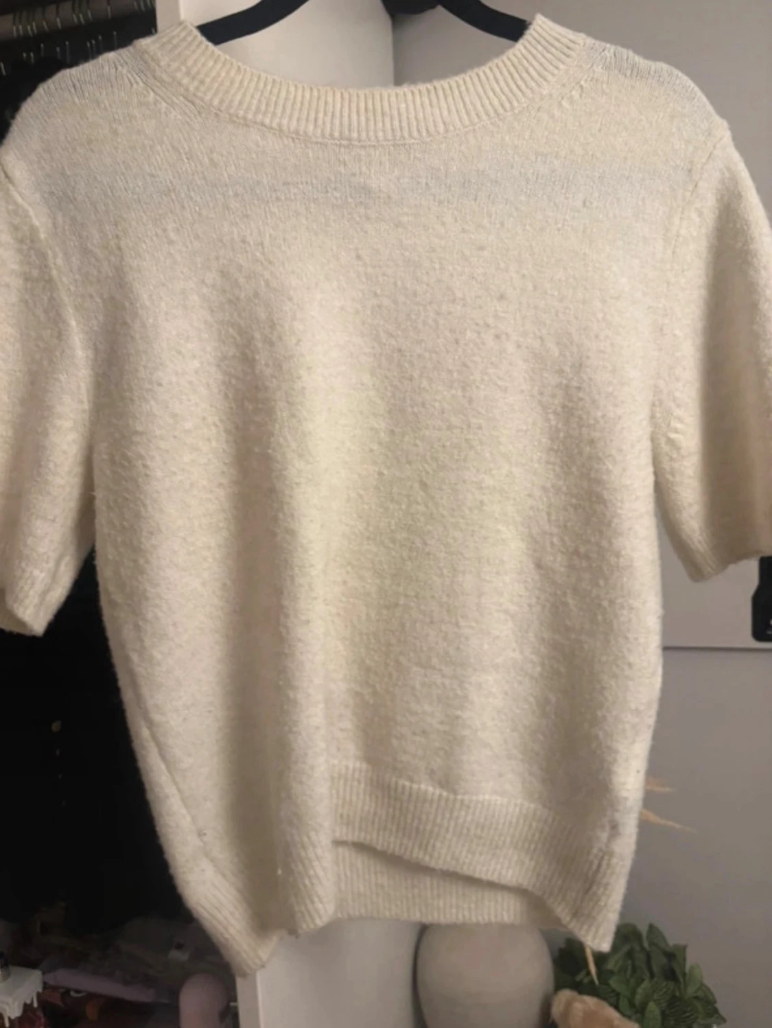Vit stickad t-shirt med kort ärm - 1