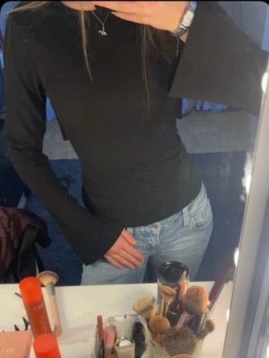 Knyttopp - Helt ny och aldrig använd. Jag är 165! Ryckte av prislappen för snabbt, därav kan jag inte lämna tillbaka den. 